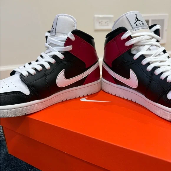 Air Jordan 1 Mid "Noble Red" sneakers - Mens 8; Women’s 9.5 - Picture 2 of 7